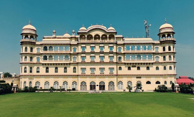Check-in at Noor Mahal In Karnal & Get The Elegance At Your Service