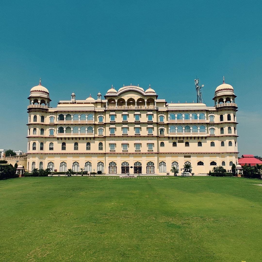 Check-in at Noor Mahal In Karnal & Get The Elegance At Your Service